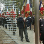 Cheminement dans le Mémorial, conduit par les porte drapeau